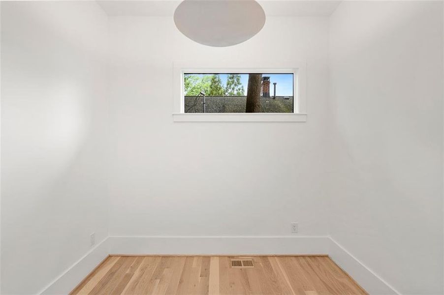 Spacious, unfurnished interior of a new home in , Atlanta (Image 54).