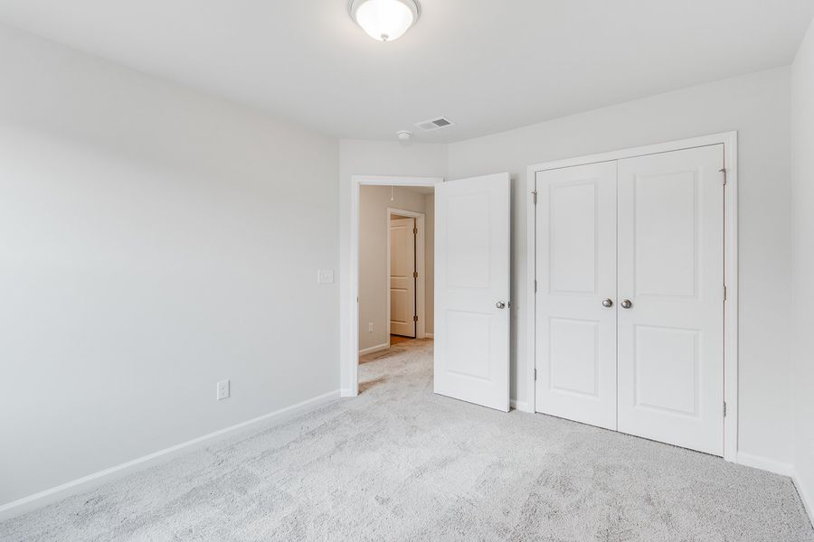 Spacious, unfurnished interior of a new home in Bluefield, Lexington (Image 24).