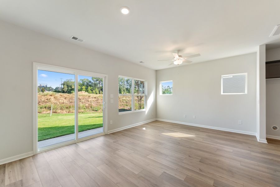 Spacious, unfurnished interior of a new home in Edwards Station, Taylors (Image 14).