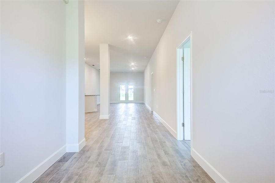 Spacious, unfurnished interior of a new home in Wyld Palms, Parrish (Image 14).