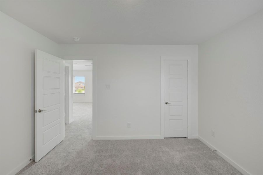 Spacious, unfurnished interior of a new home in Miller's Pond, Rosenberg (Image 43).