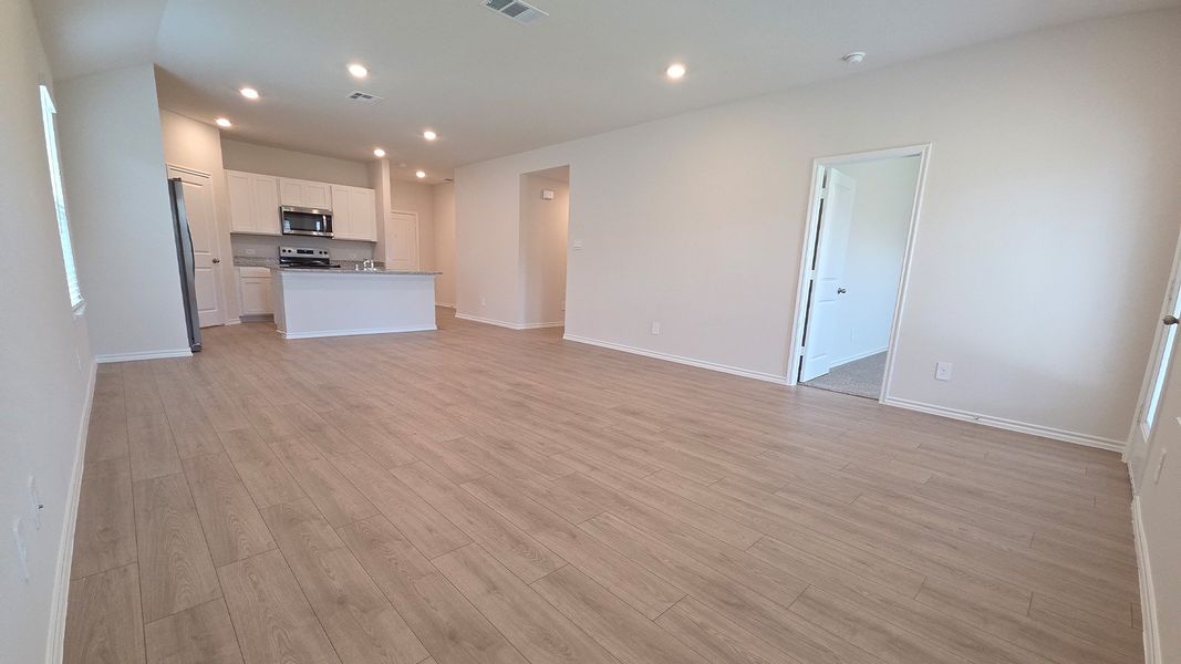 Spacious, unfurnished interior of a new home in Wildwood, Royse City (Image 22).