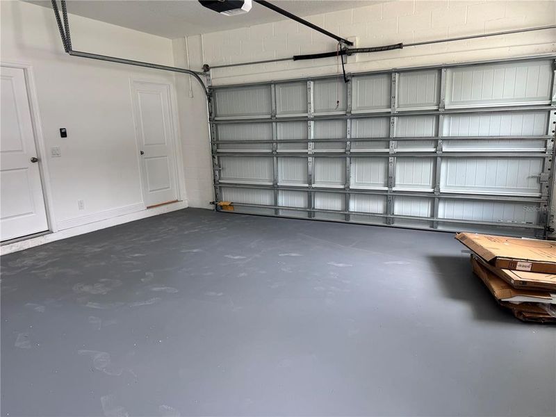 Spacious, unfurnished interior of a new home in , Dade City (Image 27).