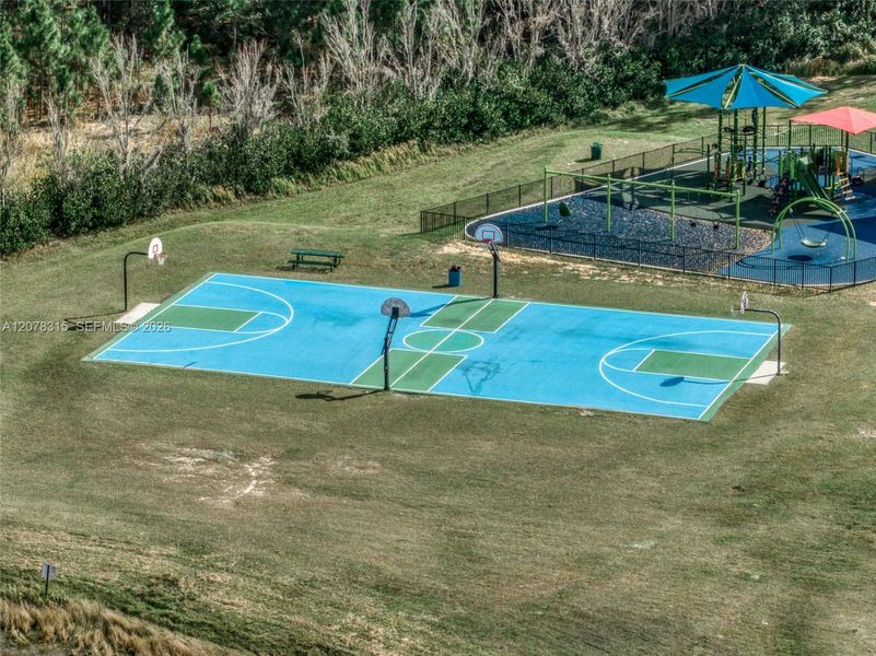 Community amenities in , Sebring (Image 64).