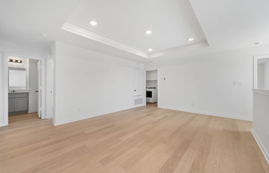 Spacious, unfurnished interior of a new home in Sunfield, Buda (Image 22).