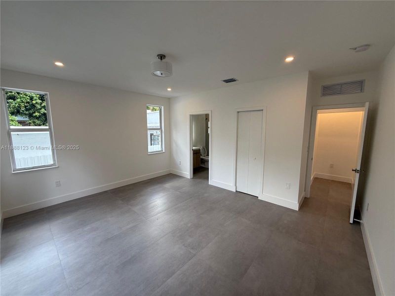 Spacious, unfurnished interior of a new home in , Miami (Image 25).