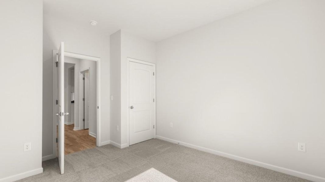Spacious, unfurnished interior of a new home in Falcon Landing, Gainesville (Image 15).