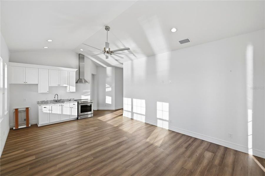 Spacious, unfurnished interior of a new home in , Punta Gorda (Image 47). Spacious, unfurnished interior of a new home in , Punta Gorda (Image 47).