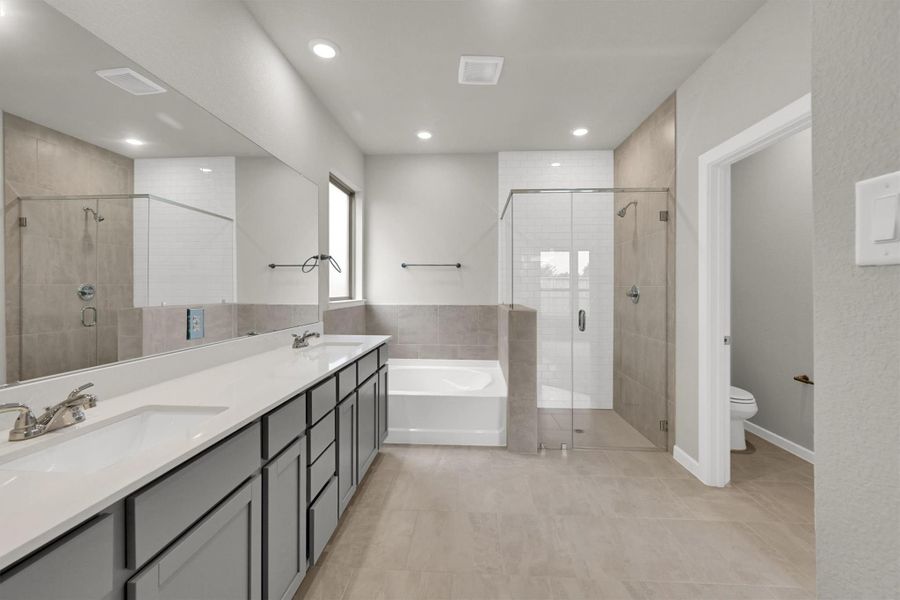 Furnished interior view inside a new home in La Segarra 40', Brookshire (Image 9).