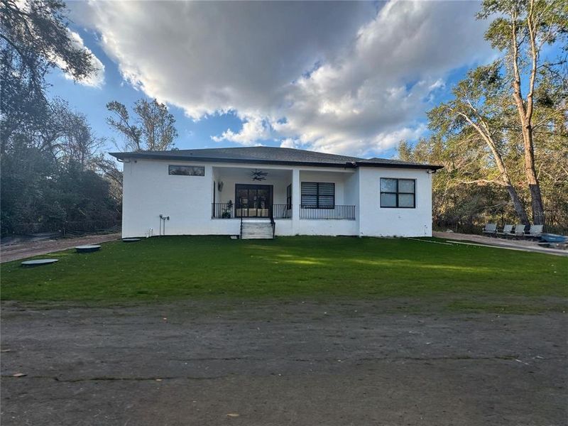 Exterior details and patio area of a home in , Spring Hill (Image 3).