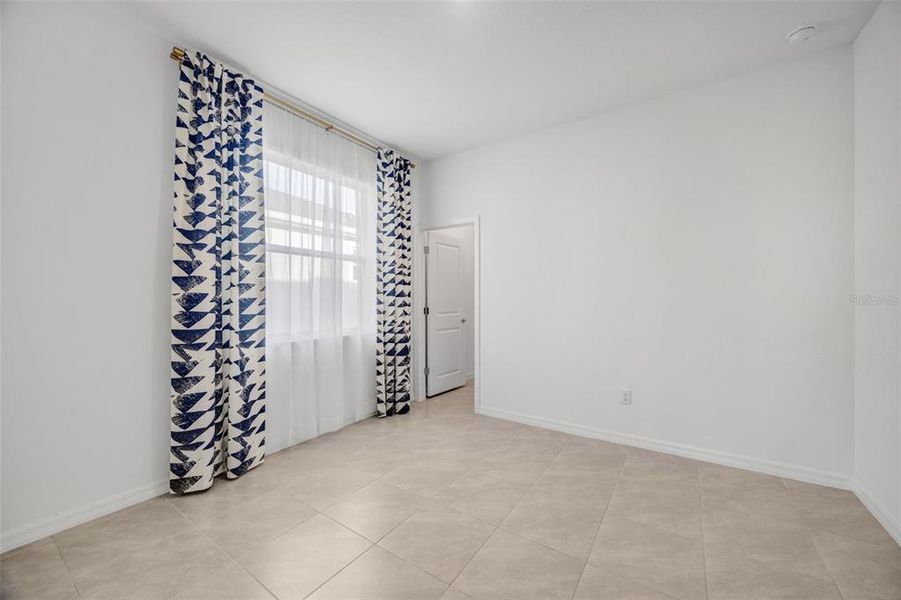 Spacious, unfurnished interior of a new home in Woodcreek, Wesley Chapel (Image 34).