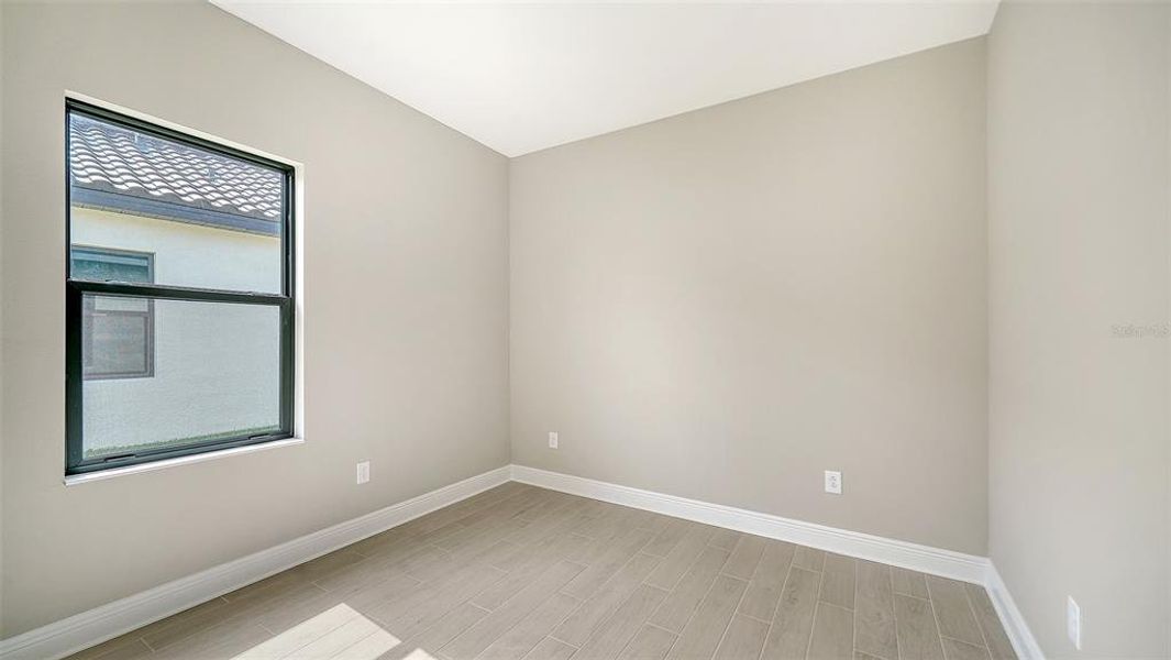 Spacious, unfurnished interior of a new home in Vicenza, Venice (Image 25).