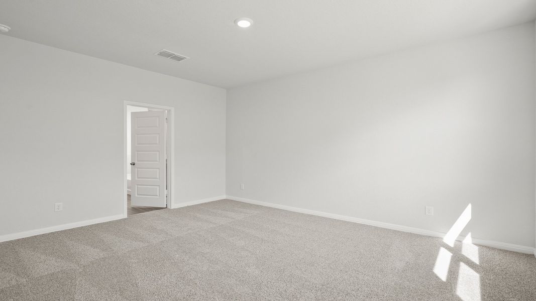 Spacious, unfurnished interior of a new home in Hunters Ranch, San Antonio (Image 12).