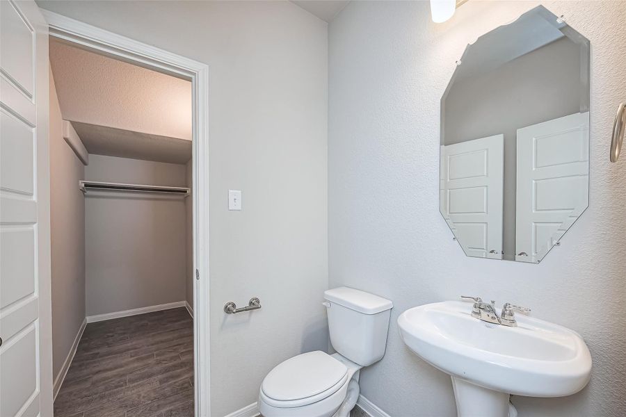 Furnished interior view inside a new home in River Ranch, Dayton (Image 16).