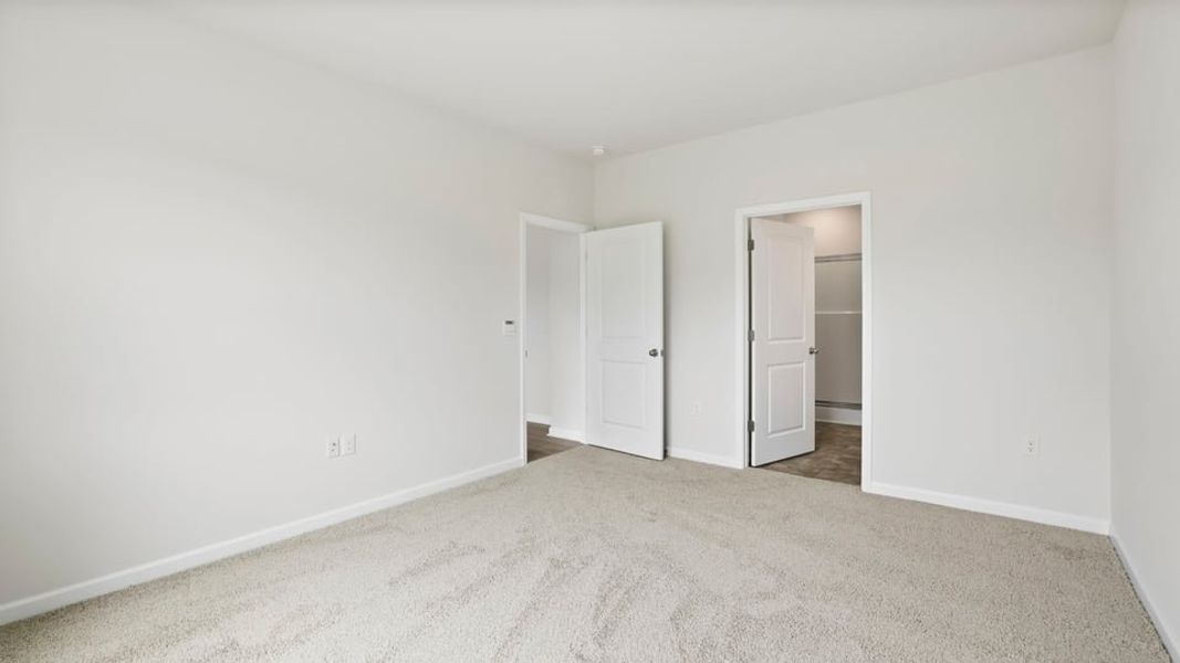 Spacious, unfurnished interior of a new home in Sherwood Gardens, Landrum (Image 30).