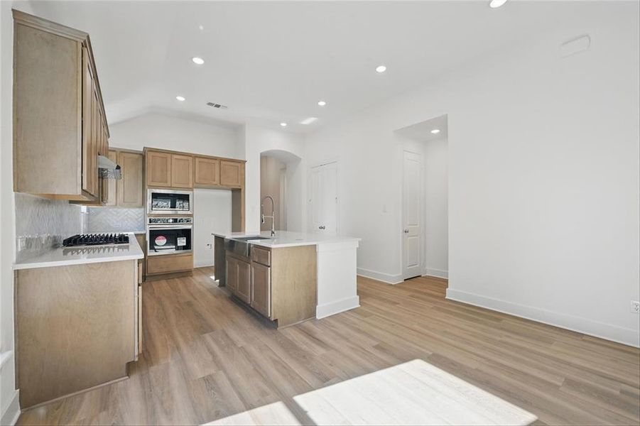 4289SantuaryROYCA020