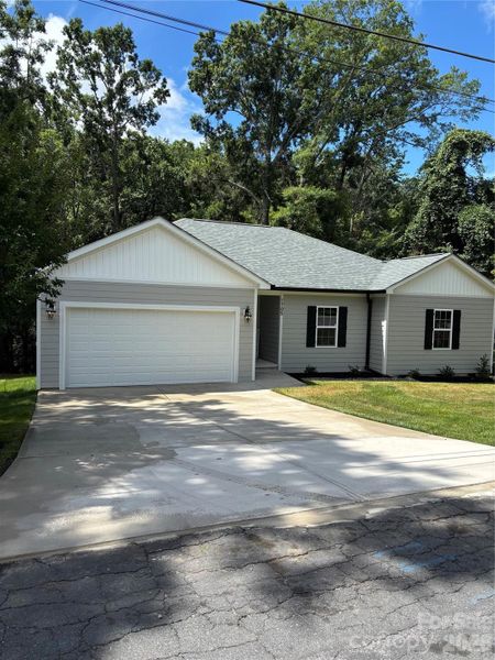 Front exterior of a new home in , Rock Hill, SC, highlighting curb appeal (Image 2). Front exterior of a new home in , Rock Hill, SC, highlighting curb appeal (Image 2).