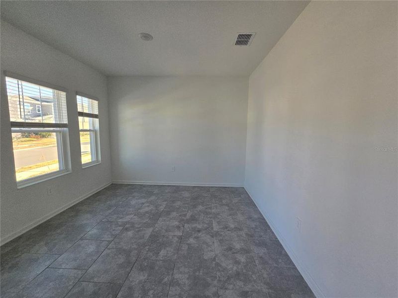 Spacious, unfurnished interior of a new home in Rhett's Ridge, Apopka (Image 30).