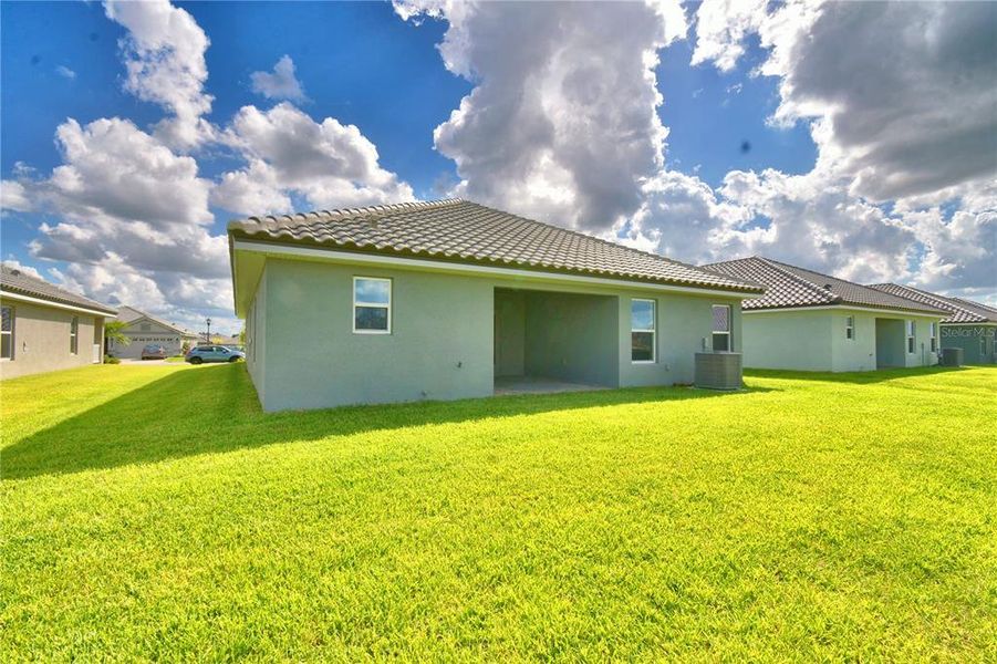 Exterior details and patio area of a home in , Auburndale (Image 4).