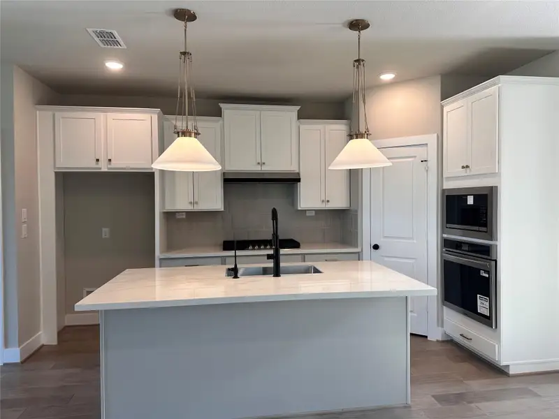 Furnished interior view inside a new home in Meridiana 40', 65', Iowa Colony (Image 5).