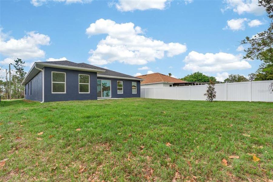 Exterior details and patio area of a home in , Orlando (Image 32).