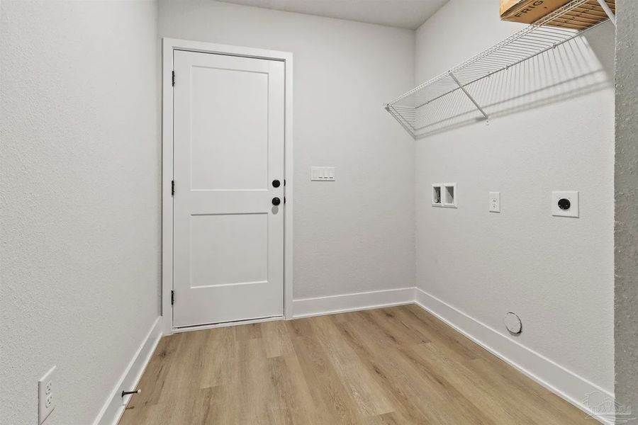 Spacious, unfurnished interior of a new home in Pecan Valley, Cantonment (Image 14).