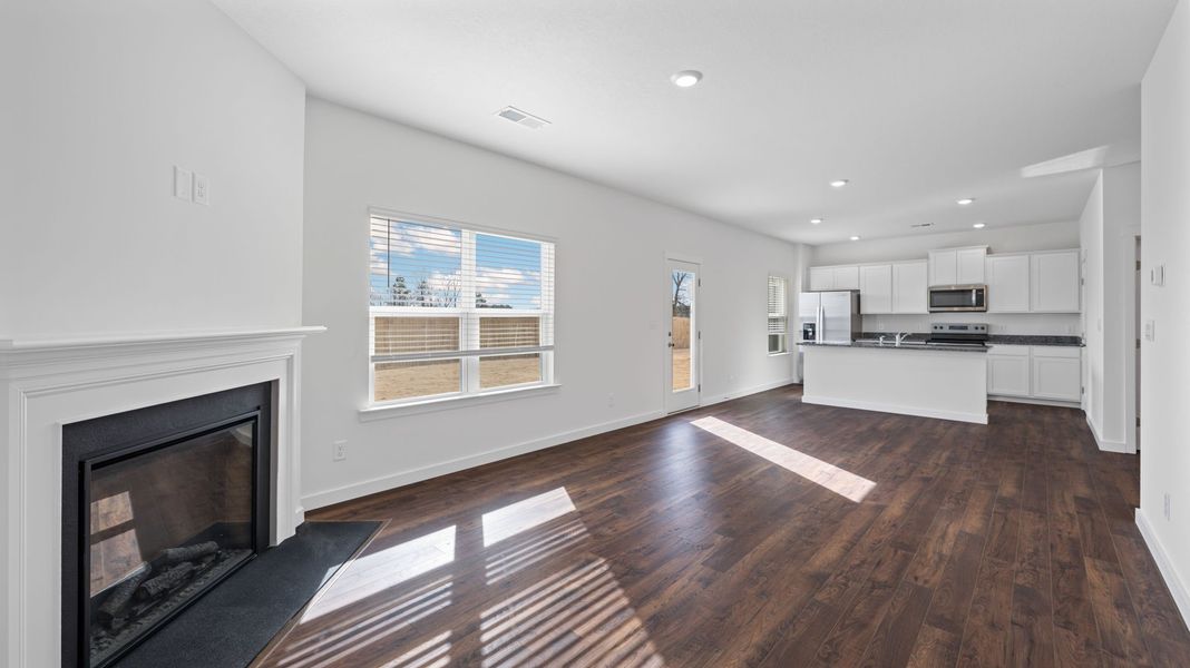 Spacious, unfurnished interior of a new home in The Cove at Thrasher Landing, Hixson (Image 15).