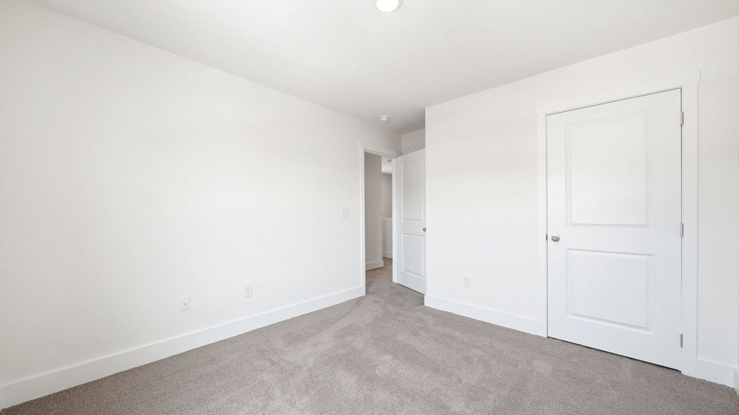 Spacious, unfurnished interior of a new home in Cherokee Crossing, Kodak (Image 18).