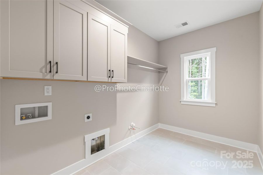 Spacious, unfurnished interior of a new home in , Mooresville (Image 21).