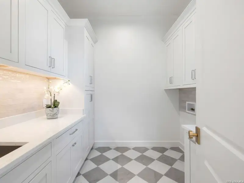 Furnished interior view inside a new home in , Alamo Heights (Image 34).