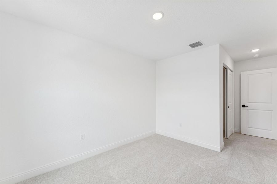 Spacious, unfurnished interior of a new home in Salerno Reserve Townhomes, Stuart (Image 15).