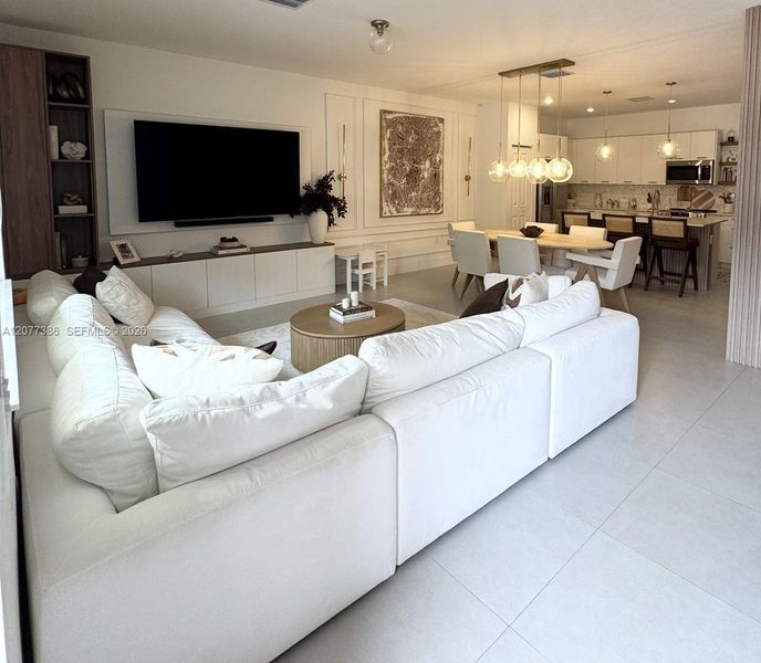 Furnished interior view inside a new home in , Doral (Image 15).
