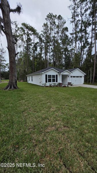 Exterior details and patio area of a home in , Jacksonville (Image 15).