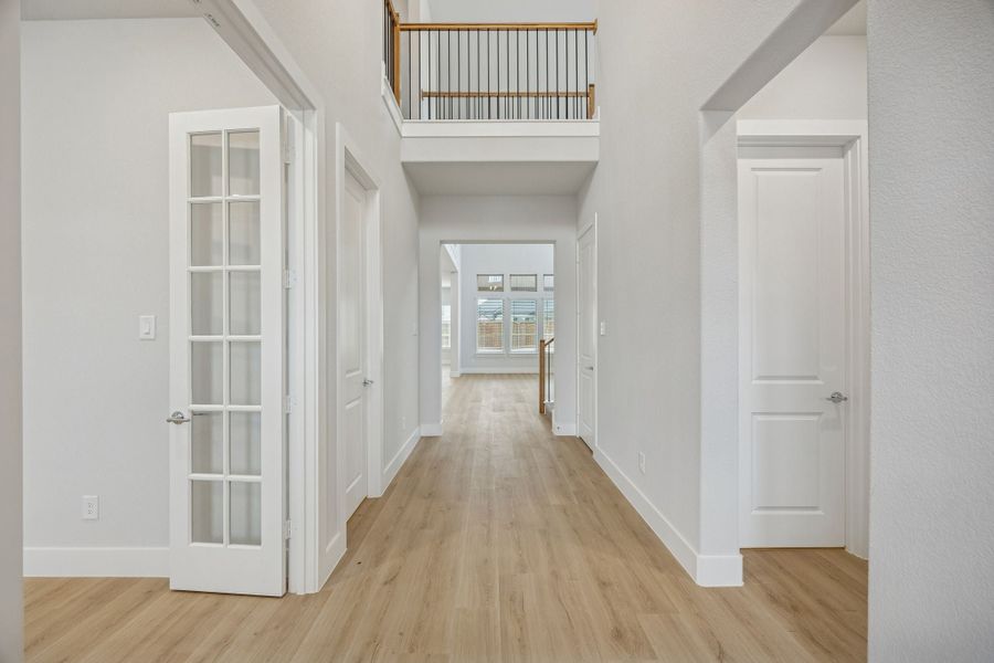 Spacious, unfurnished interior of a new home in Dove Hollow, Waxahachie (Image 18). Spacious, unfurnished interior of a new home in Dove Hollow, Waxahachie (Image 18).