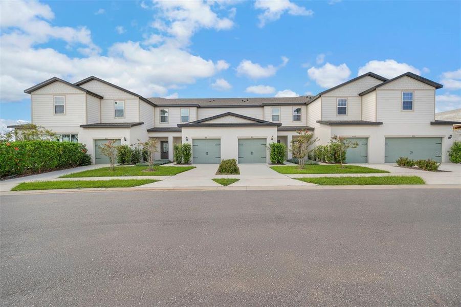 Front exterior of a new home in Sol Vista, Dundee, FL, highlighting curb appeal (Image 25). Front exterior of a new home in Sol Vista, Dundee, FL, highlighting curb appeal (Image 25).
