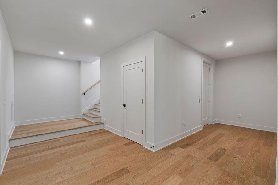 Spacious, unfurnished interior of a new home in Aster, Roswell (Image 68).