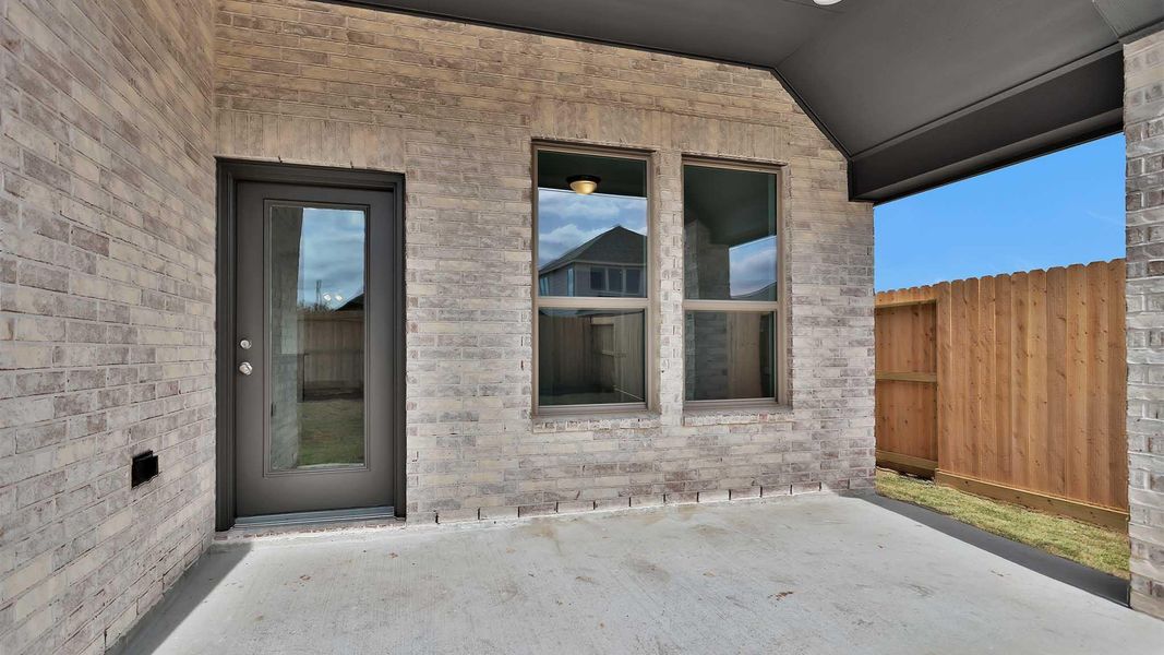 Exterior details and patio area of a home in Candela, Richmond (Image 3).