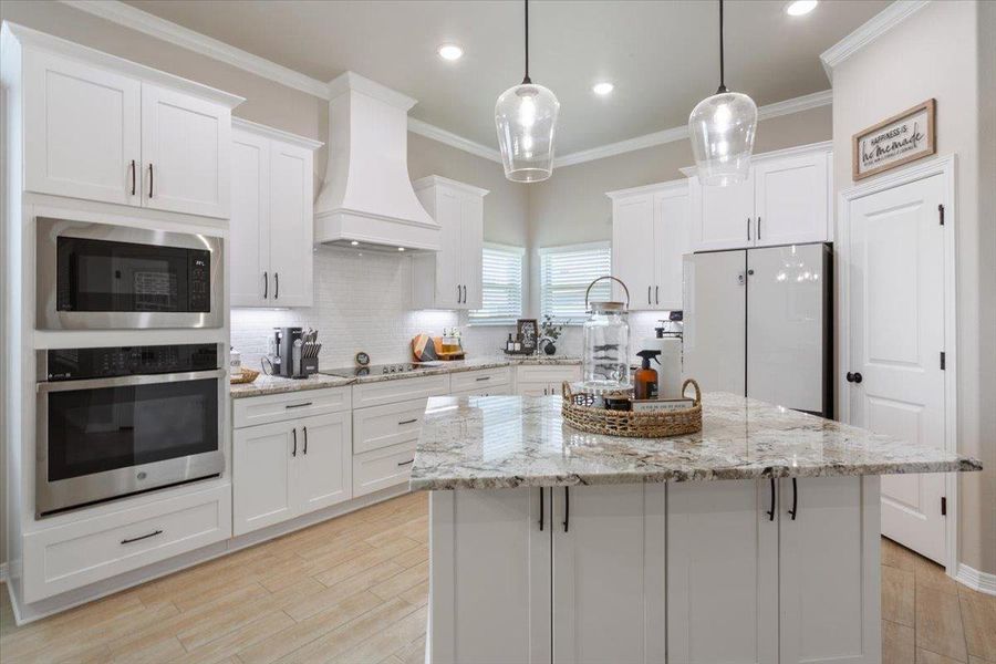 Furnished interior view inside a new home in , Belton (Image 7).