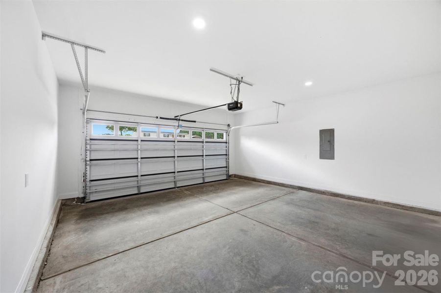 Spacious, unfurnished interior of a new home in , Salisbury (Image 38).