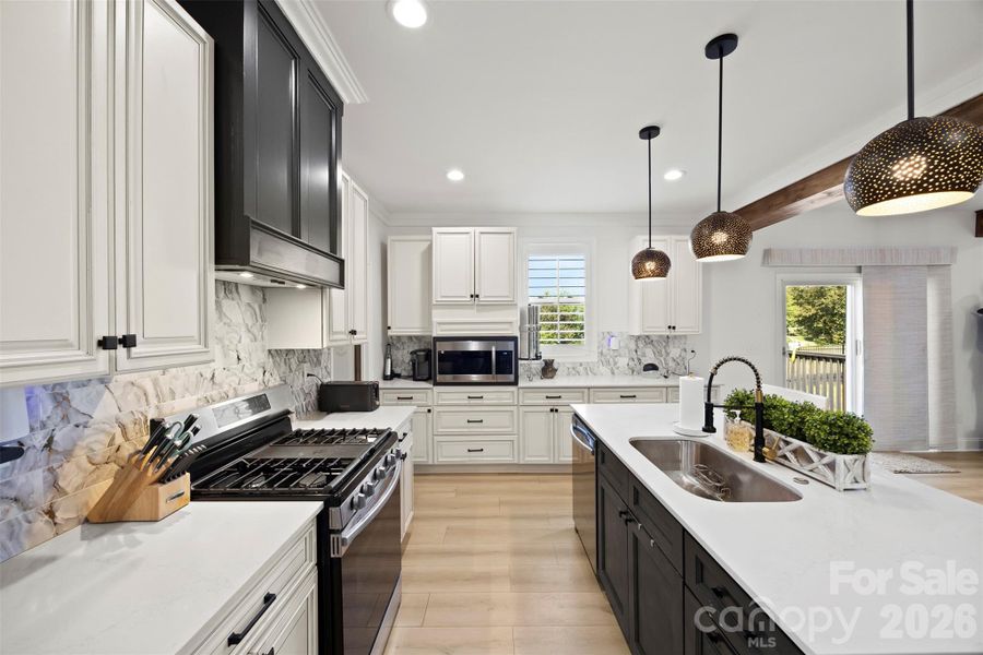 Furnished interior view inside a new home in , Kings Mountain (Image 9).
