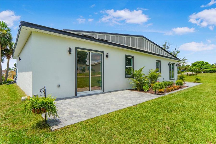 Exterior details and patio area of a home in , Apopka (Image 28).