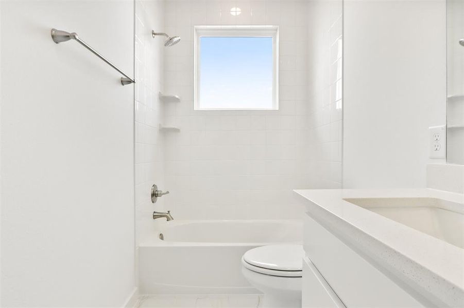 026-20241030-1427AzaleaDrive-Melissa-TX-75454-Bathroom3.jpg-SMALL 026-20241030-1427AzaleaDrive-Melissa-TX-75454-Bathroom3.jpg-SMALL