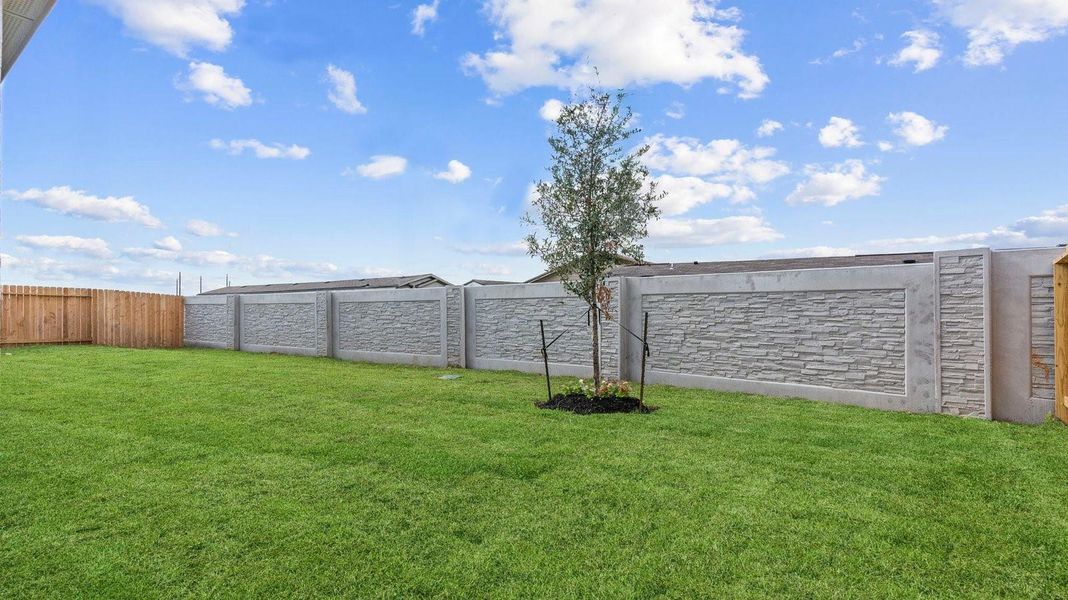 Large fenced-in backyard with a covered patio, perfect for outdoor entertaining. Large fenced-in backyard with a covered patio, perfect for outdoor entertaining.