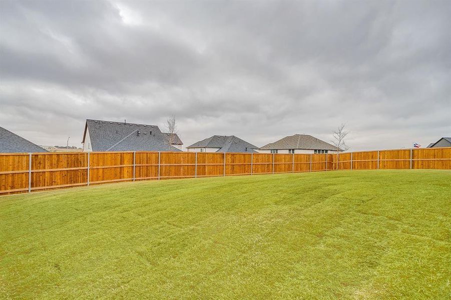 Exterior details and patio area of a home in Talon Hills, Fort Worth (Image 22).