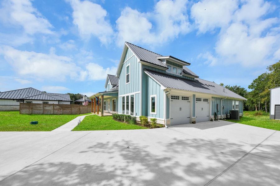 Front exterior of a new home in , Willis, TX, highlighting curb appeal (Image 1). Front exterior of a new home in , Willis, TX, highlighting curb appeal (Image 1).