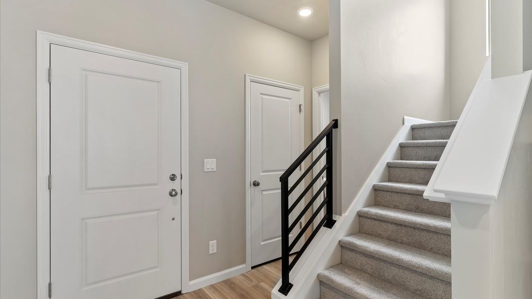 Spacious, unfurnished interior of a new home in Reunion, Commerce City (Image 19).