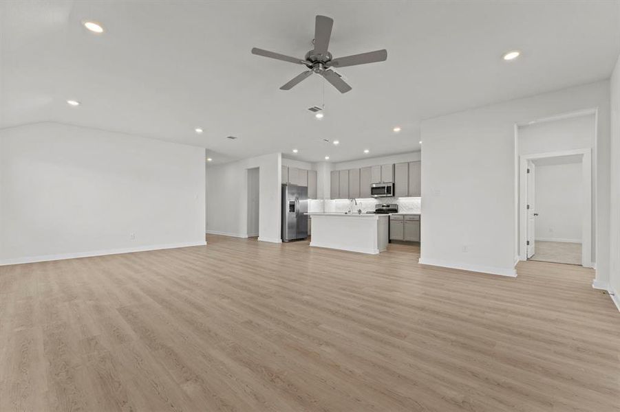 Spacious, unfurnished interior of a new home in , Dayton (Image 14).