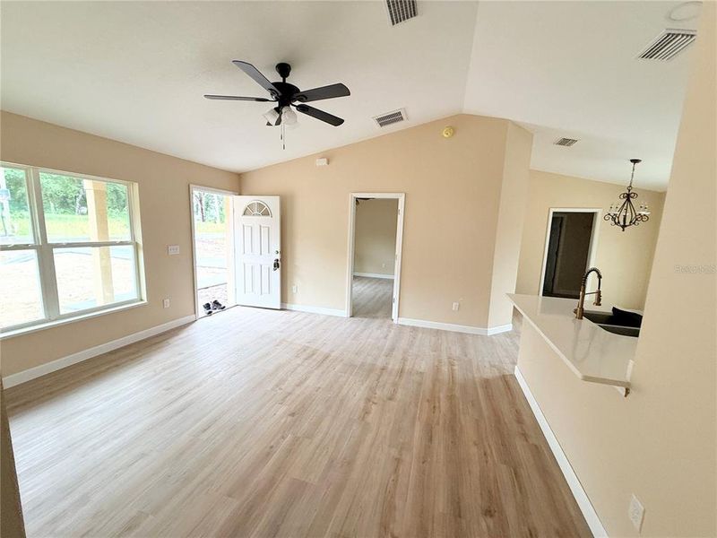 Spacious, unfurnished interior of a new home in , Ocala (Image 5).