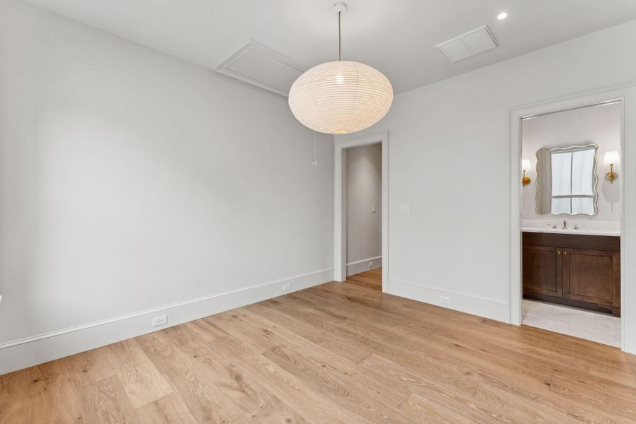 Spacious, unfurnished interior of a new home in , Charleston (Image 36).