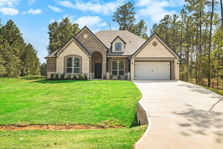 Front exterior of a new home in Oakwood Ranch, Willis, TX, highlighting curb appeal (Image 16).